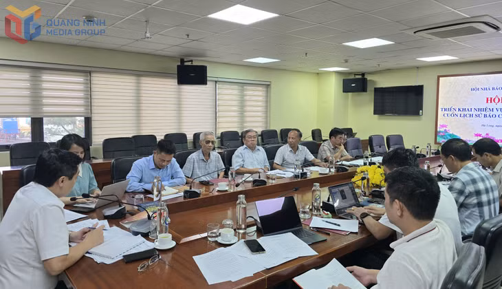 Các nhà báo lão thành đóng góp ý kiến về đề cương cuốn Lịch sử Báo chí Quảng Ninh.