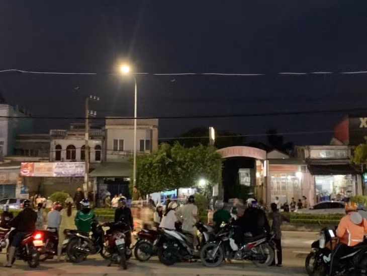 Hiện trường vụ án mạng được phong tỏa phục vụ công tác điều tra.
