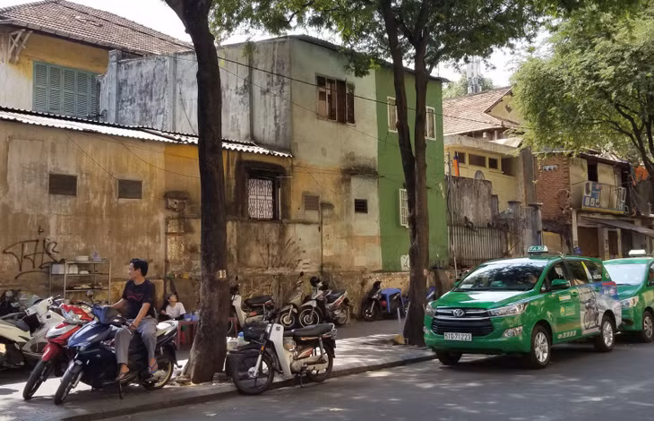 Khu đất "vàng" ở số 33 Nguyễn Du và số 34, 36, 42 Chu Mạnh Trinh.
