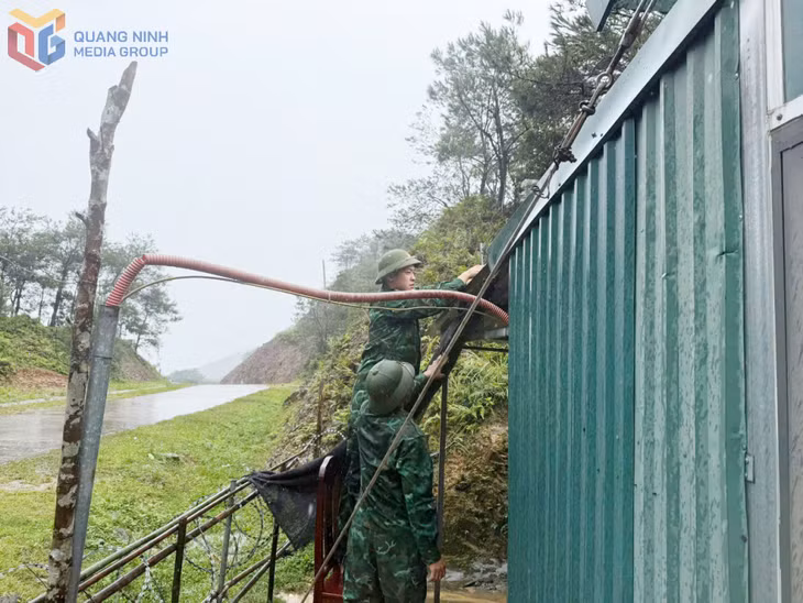 Sự đồng hành CBCS Đồn BPCK Hoành Mô giúp người dân trên địa bàn biên giới yên tâm vượt qua giông bão.