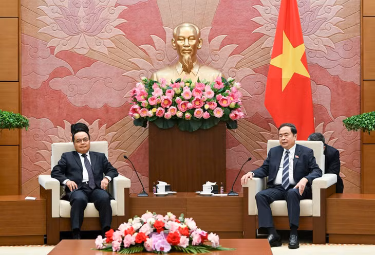 Chủ tịch Quốc hội Trần Thanh Mẫn và Chủ tịch Kiểm toán Lào Viengthavisone Thephachanh. (Ảnh: DUY LINH)