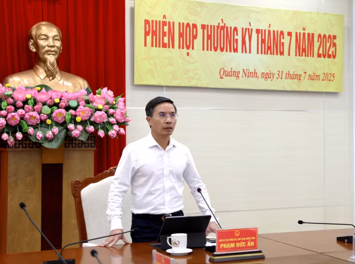 Đồng chí Phạm Đức Ấn, Phó Bí thư Tỉnh ủy, Chủ tịch UBND tỉnh kết luận phiên họp thường kỳ tháng 7
