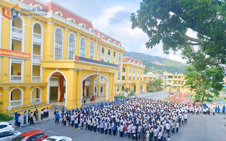Năm học 2022-2023, Trường THPT Cẩm Phả được đầu tư xây dựng lại toàn diện.