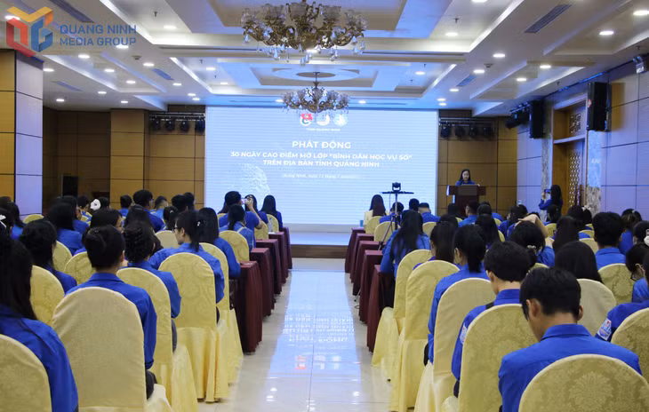 Phát động phong trào “30 ngày cao điểm mở lớp Bình dân học vụ số”.