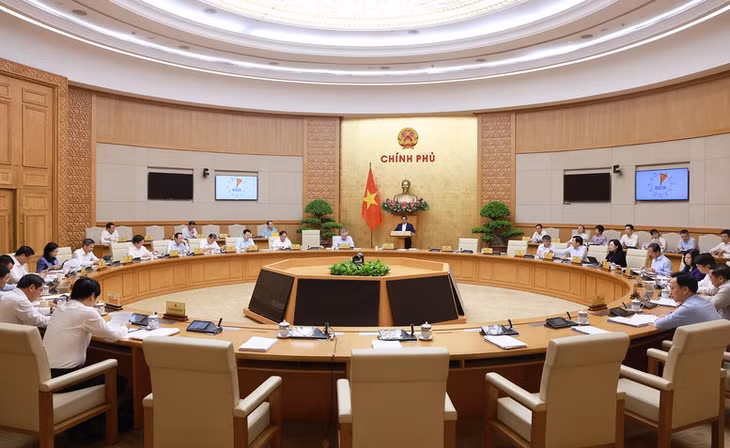 Thủ tướng đề nghị các hồ sơ, dự án luật sửa đổi, bổ sung cần làm rõ "5 sao" gồm: Vì sao lược bỏ, vì sao hoàn thiện, vì sao bổ sung, vì sao cắt bỏ thủ tục, vì sao phân cấp, phân quyền - Ảnh: VGP/Nhật Bắc