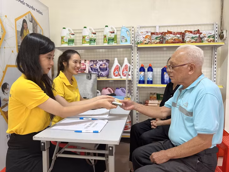 Chi trả lương hưu và trợ cấp cho người thụ hưởng.