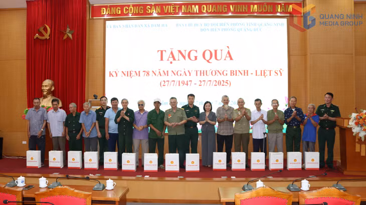 Đồn Biên phòng Quảng Đức đã trao 15 phần quà ý nghĩa cho các thương, bệnh binh.