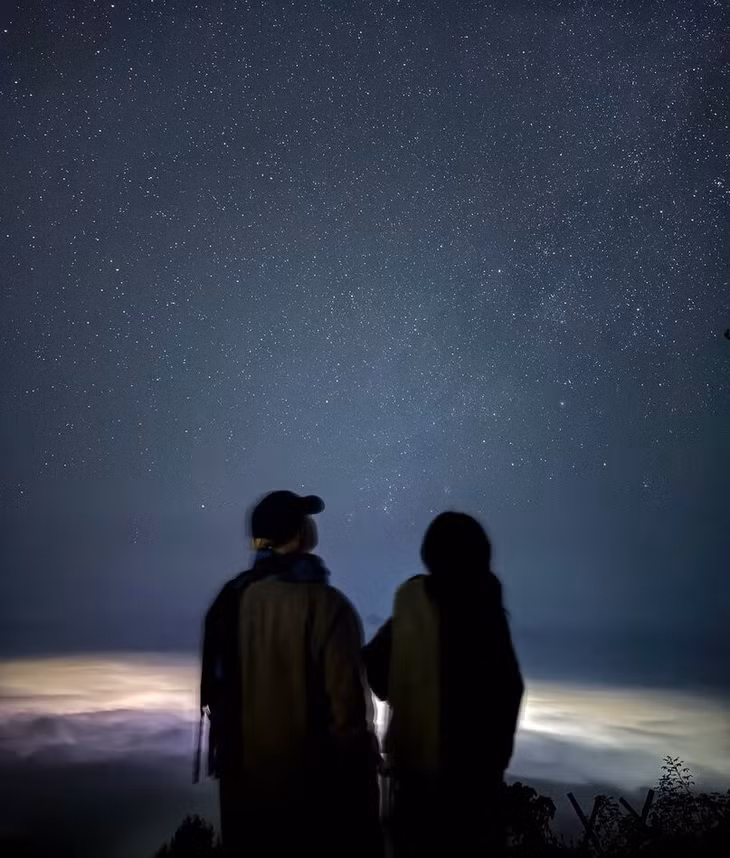 Những địa điểm cụ thể có thể săn milky way thành công ở Tà Xùa có thể kể đến như sống lưng khủng long Tà Xùa, khu cắm trại Đỉnh Gió, quán cà phê Trạm Mây, Ngaynaodo hoặc homestay Lu Trế. Ảnh: Phan Hùng