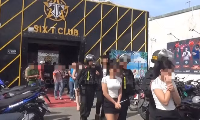 Công an TPHCM đột kích 3 quán bar trên địa bàn. Ảnh: Công an TPHCM
