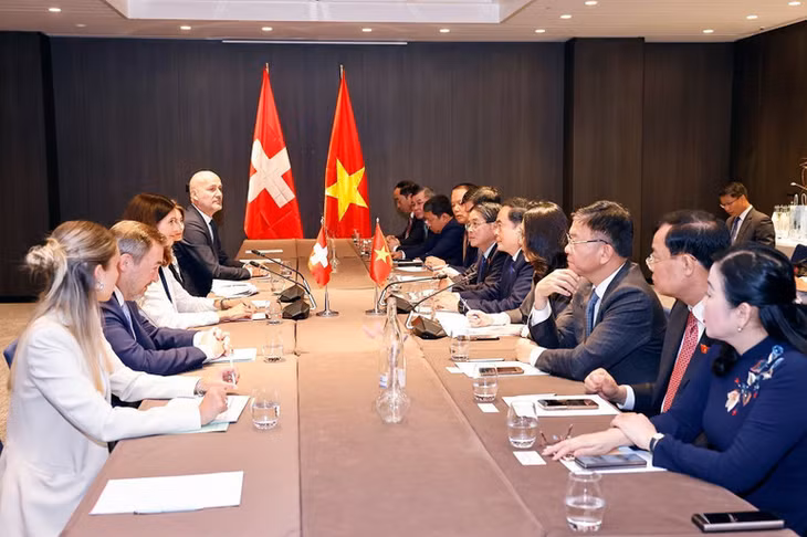 Chủ tịch Quốc hội Trần Thanh Mẫn hội kiến Chủ tịch Hạ viện Thụy Sĩ Maja Riniker. (Ảnh: TTXVN)