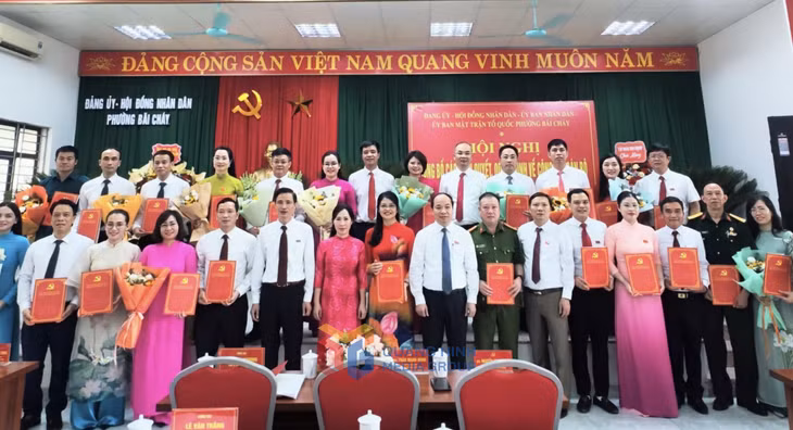 Phường Bãi Cháy tổ chức hội nghị công bố nhân sự để đảm bảo sự ổn định và hiệu quả hoạt động của chính quyền địa phương ngay từ những ngày đầu.