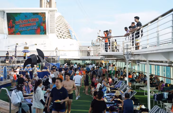 Tour du thuyền quốc tế Star Voyager khởi hành từ cảng Phú Mỹ đi Singapore, chuyến đầu tiên vào ngày 13/6 đã cháy vé.