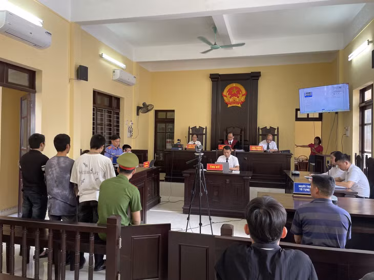TAND huyện Bình Liêu đưa ra xét xử công khai vụ án cướp tài sản nhằm cảnh tỉnh và răn đe những ai có ý định coi thường pháp luật.