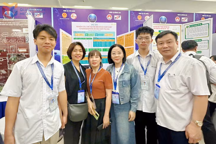 Đoàn Trường THPT Cẩm Phả tham gia Cuộc thi Khoa học kỹ thuật cấp quốc gia dành cho học sinh THCS và THPT năm học 2024 - 2025.
