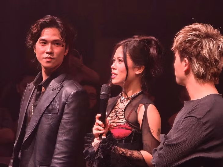 2pillz, tlinh và Nicky tại buổi ra mắt album đầu tay của nhà sản xuất gen Z - Ảnh: LÊ GIANG