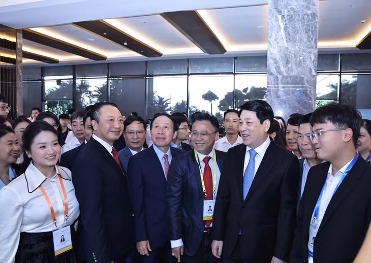 Chủ tịch nước Lương Cường cùng các đại biểu dự ABAC III.