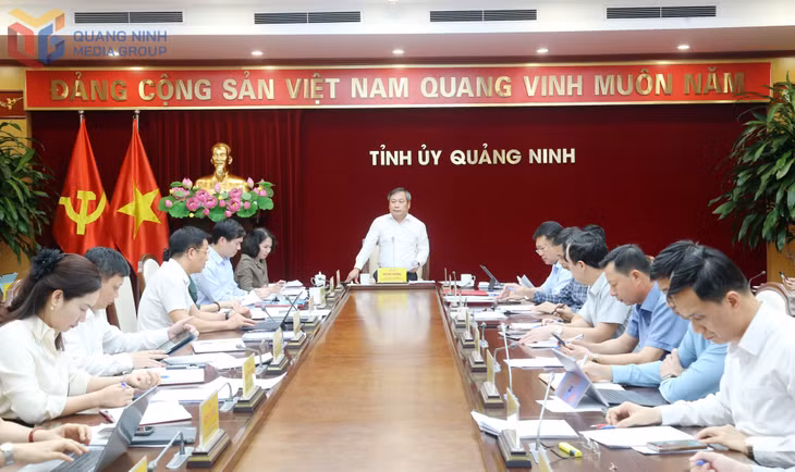 Đồng chí Vũ Đại Thắng, Ủy viên Trung ương Đảng, Bí thư Tỉnh ủy, Trưởng Đoàn ĐBQH tỉnh, kết luận cuộc họp.