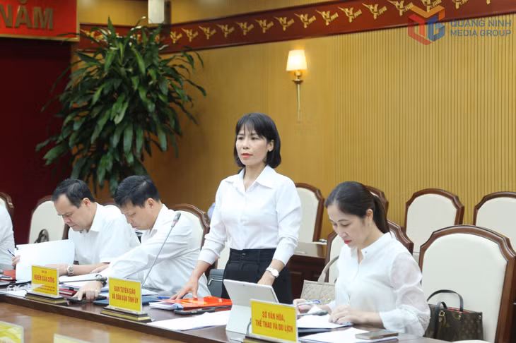 Ban Tuyên giáo và Dân vận Tỉnh ủy báo cáo công tác tuyên truyền và trang trí, khánh tiết Đại hội đại biểu Đảng bộ tỉnh lần thứ XVI.