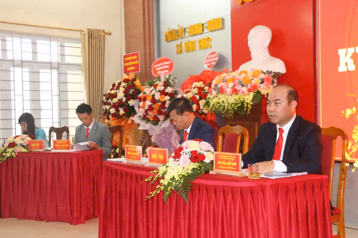 Kỳ họp thứ nhất HĐND xã Vĩnh Thực khóa I.