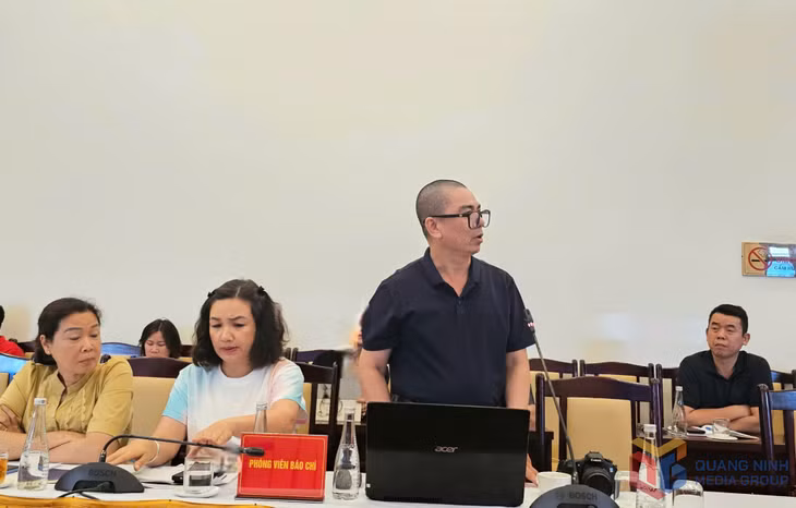 Phóng viên các cơ quan báo chí đề nghị cung cấp thông tin về một số vấn đề được dư luận quan tâm.