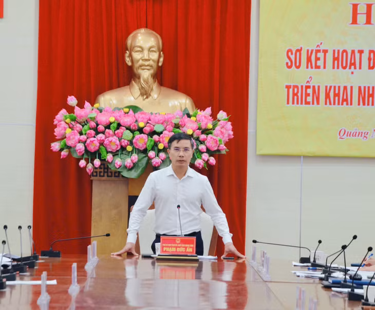 Đồng chí Phạm Đức Ấn, Phó Bí thư Tỉnh ủy, Chủ tịch UBND phát biểu chỉ đạo tại hội nghị.