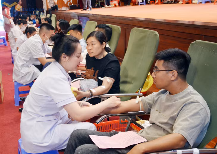 Đông đảo cán bộ CCVCLĐ, đoàn viên thanh niên, tình nguyện viên tham gia 