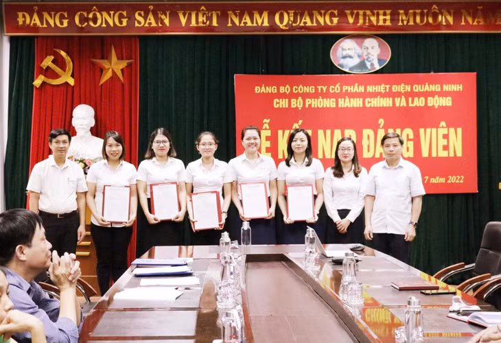 Đảng bộ Công ty có 105 đảng viên mới được kết nạp trong nhiệm kỳ 2020-2025.