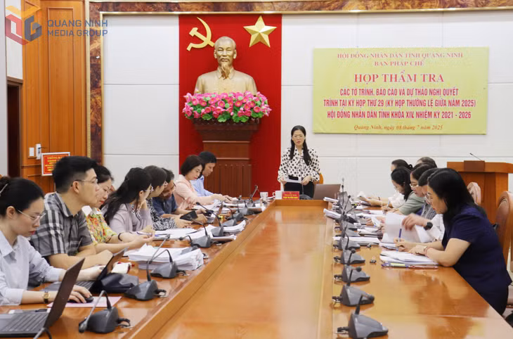 Quang cảnh cuộc họp.