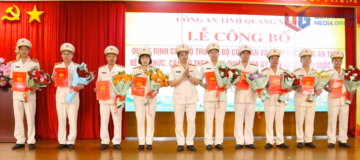 Công an tỉnh Quảng Ninh trao quyết định điều động, bổ nhiệm đối với chỉ huy Công an các phường, xã và đặc khu.