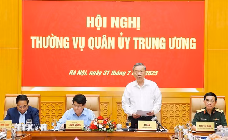 Tổng Bí thư Tô Lâm chủ trì Hội nghị Thường vụ Quân ủy Trung ương để xem xét, cho ý kiến về công tác chuẩn bị tổ chức Đại hội đại biểu Đảng bộ Quân đội lần thứ XII, nhiệm kỳ 2025-2030 - Ảnh: TTXVN