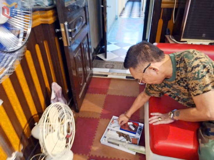 Ông Thanh sưu tầm, lưu trữ nhiều loại tụ và các thiết bị thay thế để hồi sinh nhiều chiếc quạt quý.