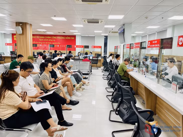 Trung bình mỗi ngày, Trung tâm Phục vụ hành chính công phường Hồng Gai tiếp nhận khoảng 400 bộ hồ sơ.