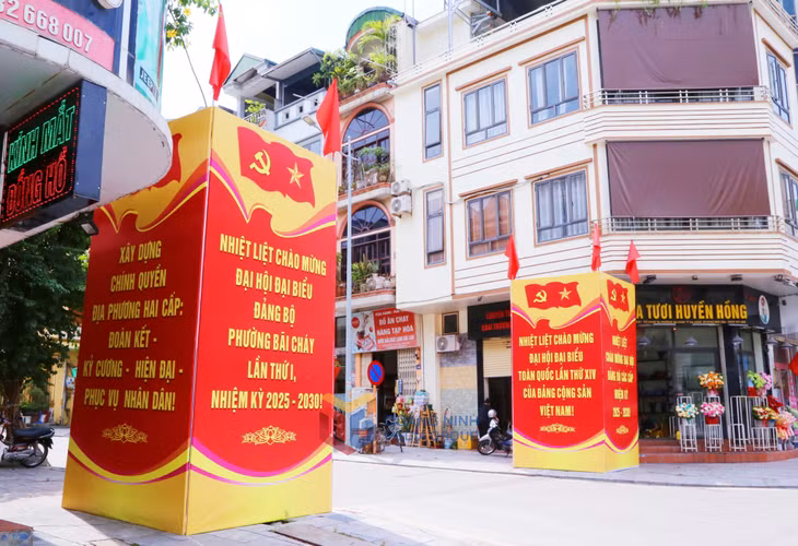 Tại các khu dân cư, các cụm pano cổ động được lắp đặt trang trọng, truyền tải rõ thông điệp, chủ đề của Đại hội.