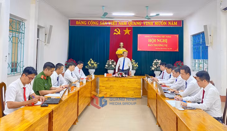 Đúng 7h ngày 1/7/2025, Đảng ủy phường Việt Hưng đã tổ chức Hội nghị Ban Thường vụ.