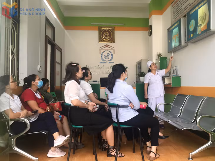 Hoạt động truyền thông về chăm sóc SKSS được tổ chức tại Trung tâm Tư vấn dịch vụ KHHGĐ của Hội KHHGĐ tỉnh.