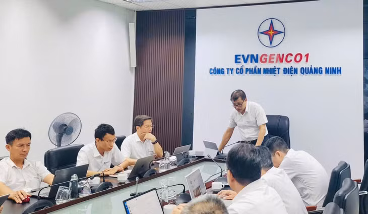 Ông Nguyễn Việt Dũng, Tổng Giám đốc chủ trì cuộc họp.