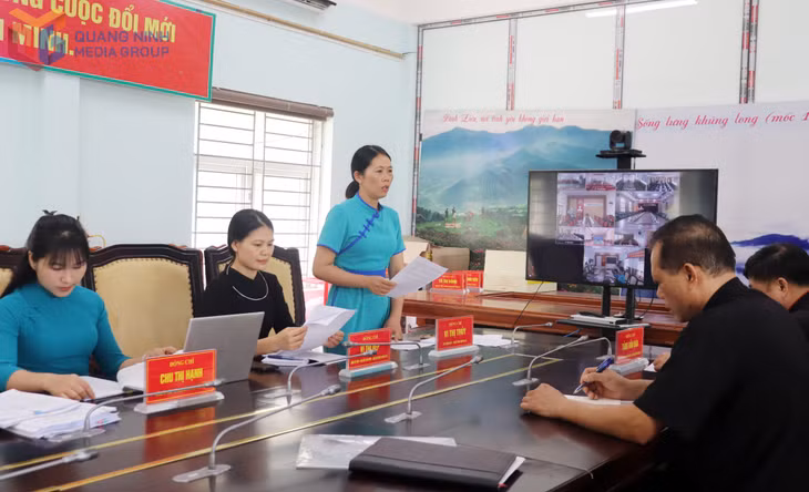 Chi bộ Cơ quan Ủy ban MTTQ xã Hoành Mô lấy ý kiến dự thảo văn kiện Đại hội Đảng bộ xã.&nbsp;