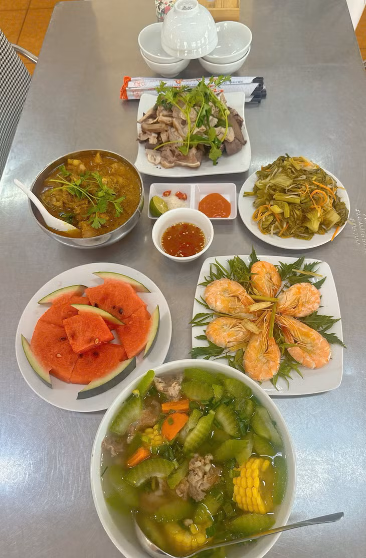 Bữa cơm được chế biến ngon và giàu dinh dưỡng.