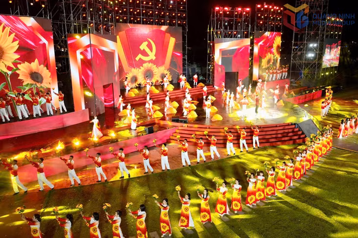 NSƯT Hoàng Tùng - một người con của Đất Mỏ Quảng Ninh mang đến chương trình nghệ thuật ca khúc "Niềm tin dâng Đảng".