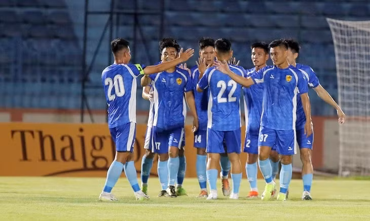 CLB Quảng Nam trong trận hòa SHB Đà Nẵng 1-1 ở Giải giao hữu Thiên Long 2025 - Ảnh: THIÊN LONG