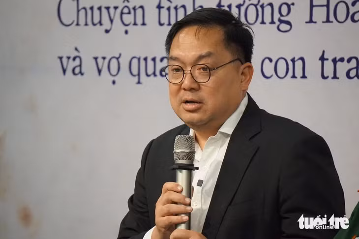 Ông Hoàng Nam Tiến trong lần ra mắt sách Thư cho em - Ảnh: THIÊN ĐIỂU