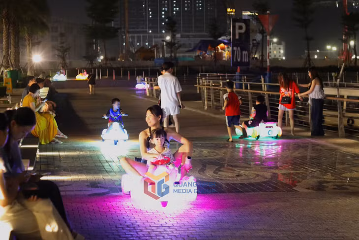  Nhiều hoạt động vui chơi dành cho các em nhỏ.