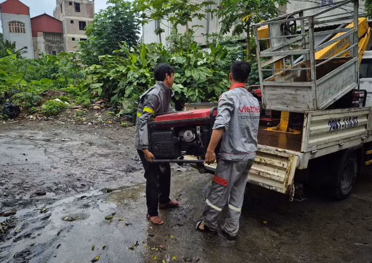 Các lực lượng kỹ thuật sẵn sàng ứng cứu thông tin.