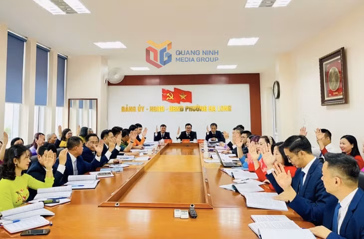 Ngay trong ngày đầu tiên vận hành chính quyền 2 cấp, Ban Chấp hành Đảng bộ phường Hạ Long đã họp, biểu quyết thông qua nhiều nội dung quan trọng trong phát triển KT-XH của phường năm 2025.