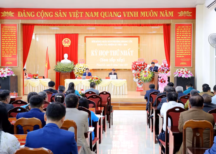 Kỳ họp thứ nhất của HĐND phường Phong Cốc.