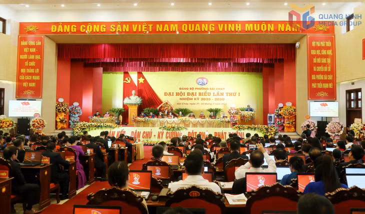 Quang cảnh Đại hội Đại biểu Đảng bộ phường Bãi Cháy lần thứ I.