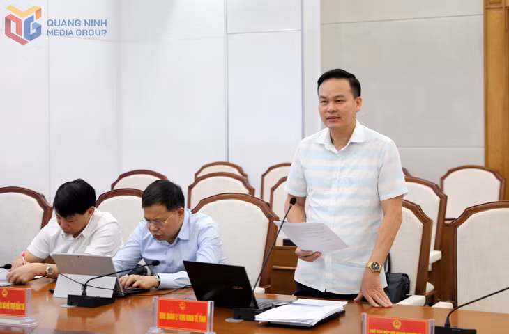Trưởng Ban quản lý các Khu kinh tế tỉnh Quảng Ninh báo cáo tại phiên họp thường kỳ tháng 7