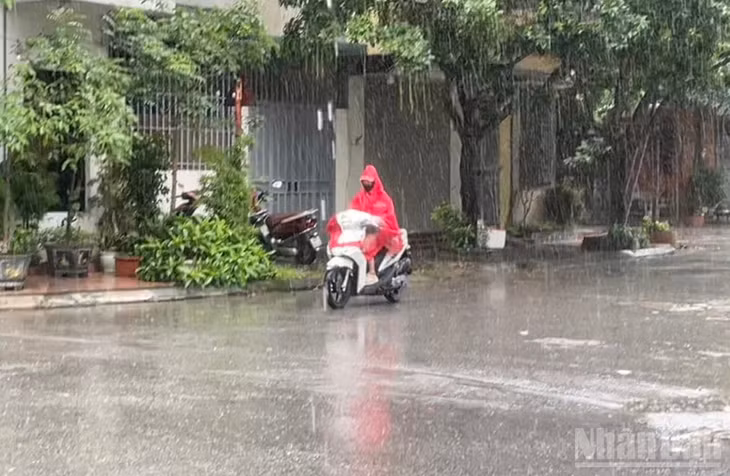 Dự báo khu vực Hà Nội có lúc có mưa rào và dông. (Ảnh: Đ.T)