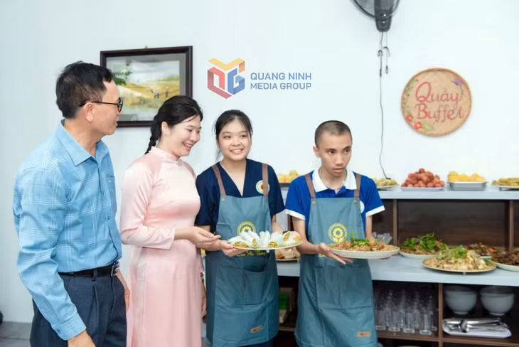 Sản phẩm chay của các em học sinh khuyết tật được hướng dẫn làm hoàn chỉnh tại Trung tâm Hỗ trợ phát triển giáo dục hòa nhập Hướng Dương (phường Mạo Khê) năm 2025.