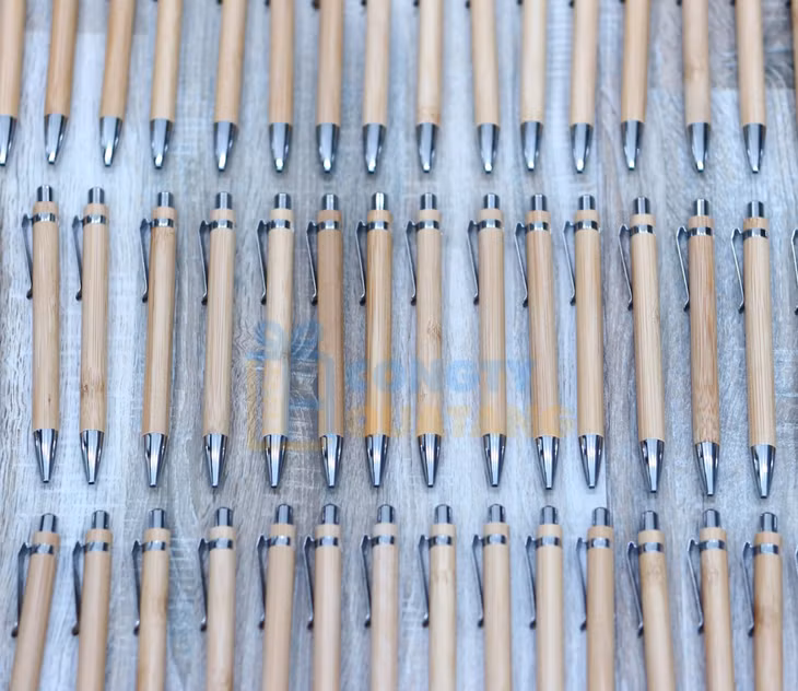 Bút gỗ quà tặng khắc tên giá rẻ